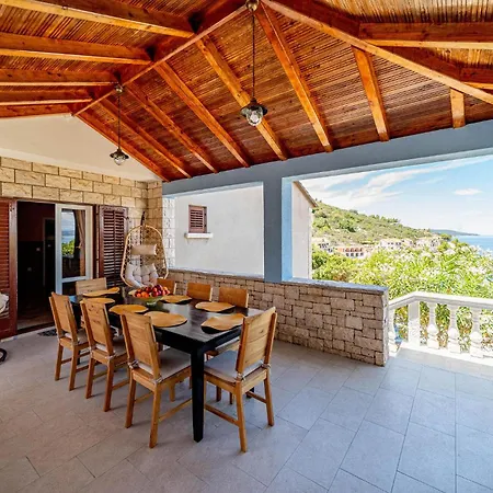 With Fireplace 06 Hébergement de vacances