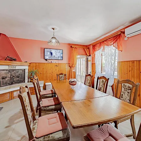 Hébergement de vacances With Fireplace 06 Prigradica