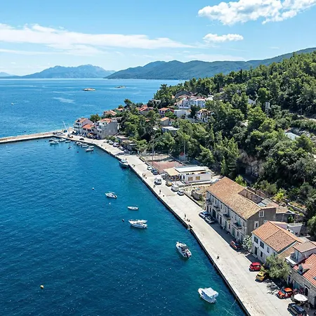 With Fireplace 06 Hébergement de vacances Prigradica