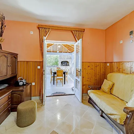 Dom wakacyjny With Fireplace 06 *