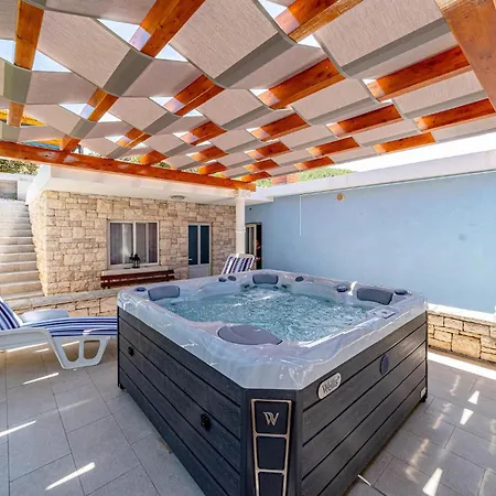 Beautiful In With Jacuzzi Dom wakacyjny *